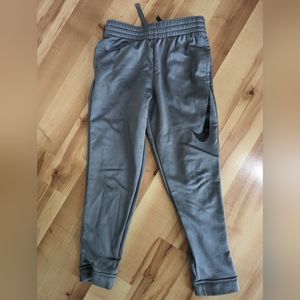 Boys Nike size small (8-10) joggers. Elastic waist with drawstring. EUC